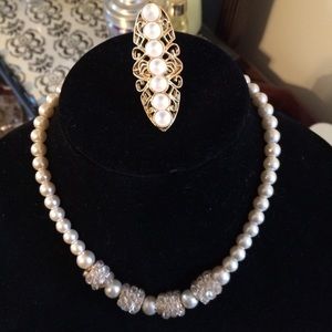 Pearl rhinestone/crystal necklace pearl gold ring.